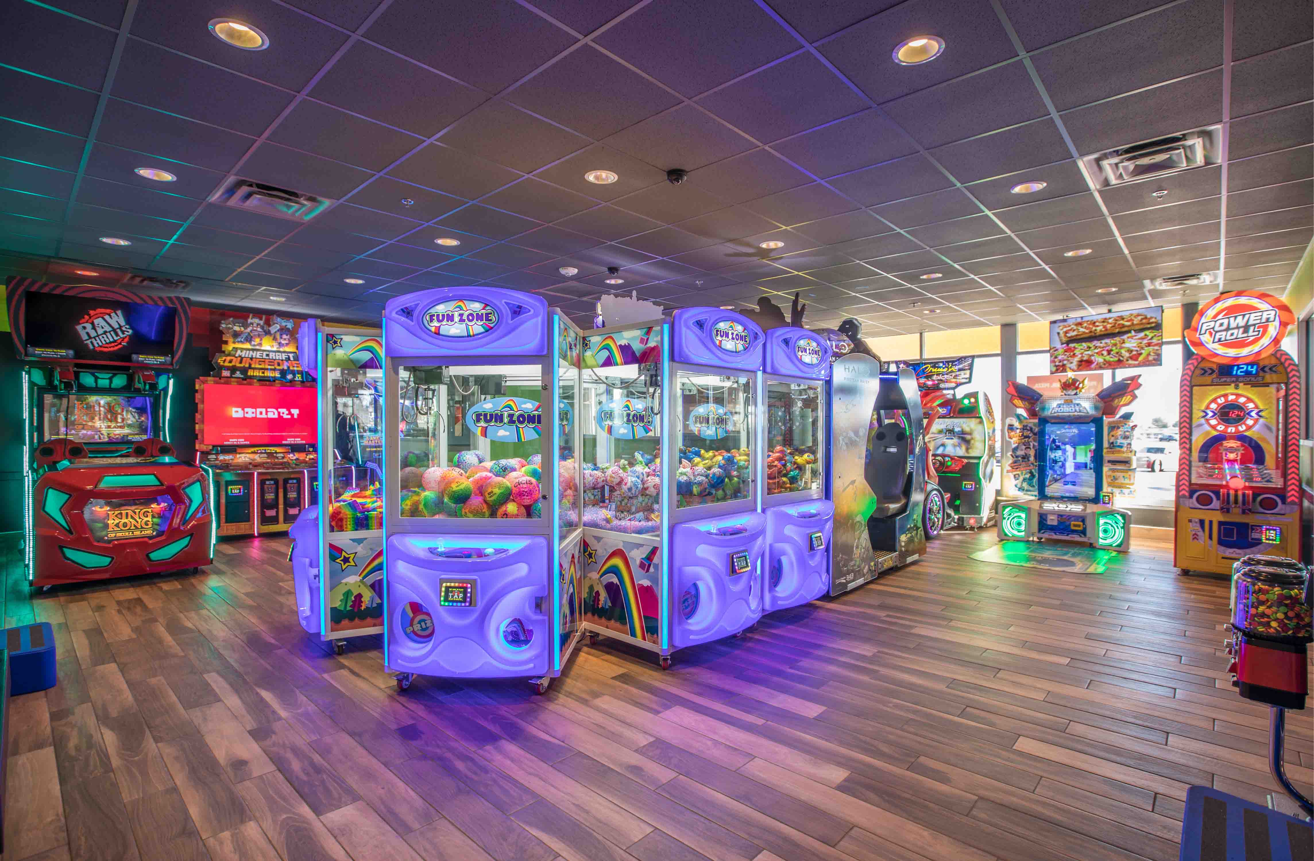 A picture of the games arcade section in a Cicis restaurant